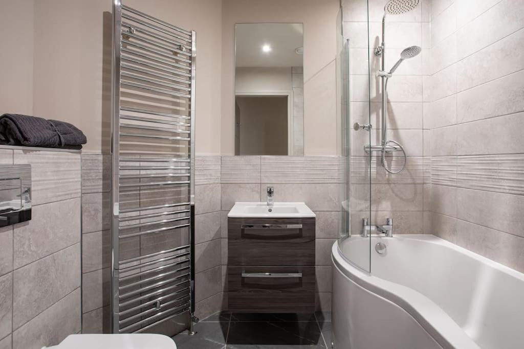 Stunning 2Br Next To The City Airport Bhd - Free Parking เบลฟาสต์ ภายนอก รูปภาพ